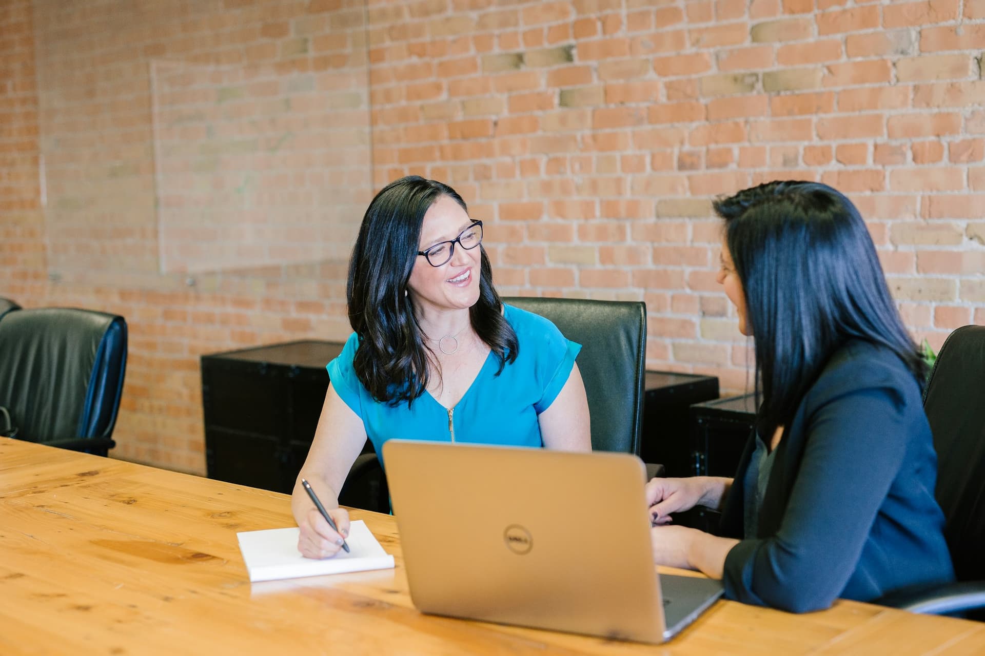 Professional using Exelita AI platform to build EB-1 visa petition